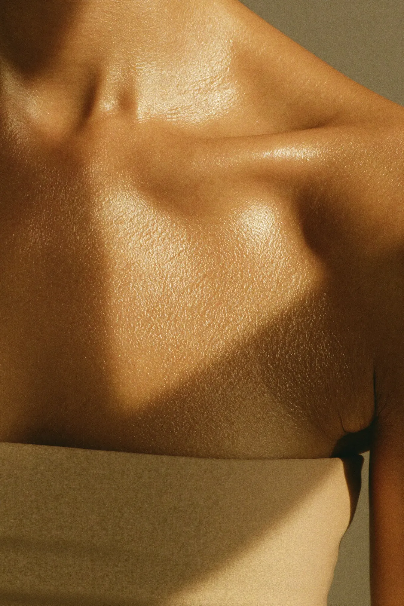 An even, sun-kissed glow on warm silk
